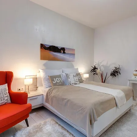 Apartment Sweet Dreams At King Street Gold *