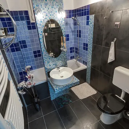 Sweet Dreams At King Street Gold Apartment *