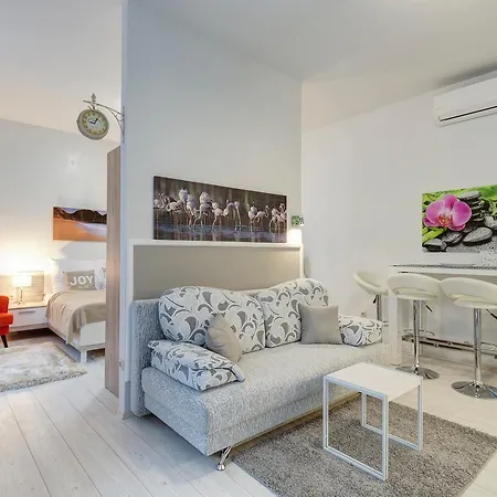 Sweet Dreams At King Street Gold Apartment *