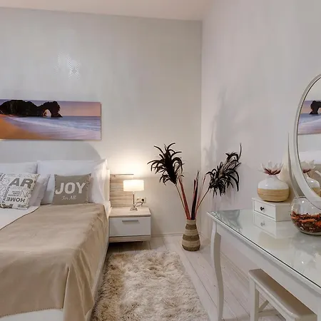 Apartment Sweet Dreams At King Street Gold *