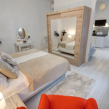 Sweet Dreams At King Street Gold Apartment *