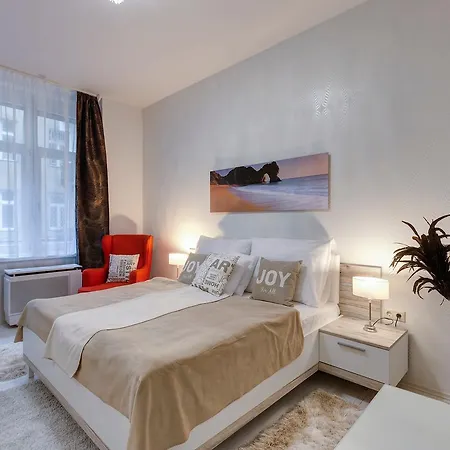 Apartment Sweet Dreams At King Street Gold